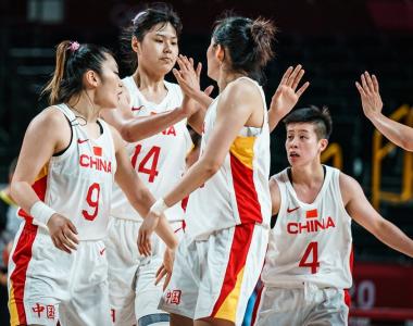 平均年龄25岁、平均身高1.86米的中国女篮在冲击力、反击速度和最高身高上有明显优势